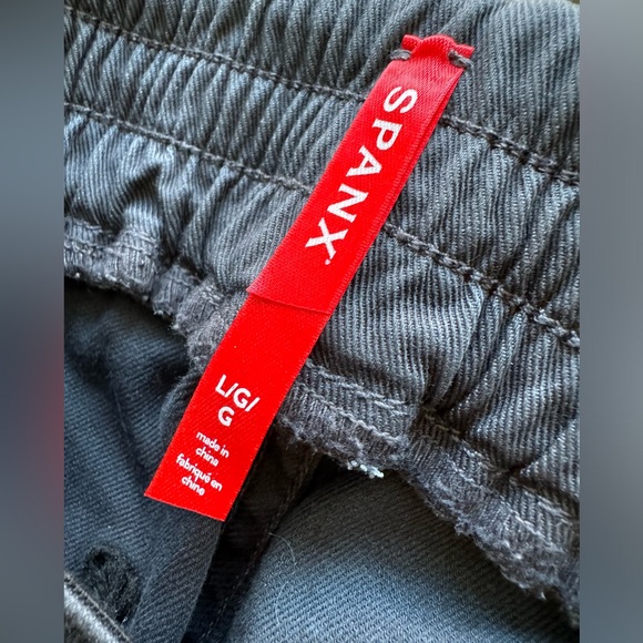 Spanx Stretch Twill Cargo Jogger Size L In Washed Black NWT - Picture 6 of 6
